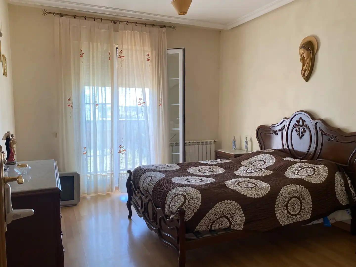 Habitación de Casa adosada en venta en Carrión de Calatrava con Aire acondicionado, Calefacción y Piscina
