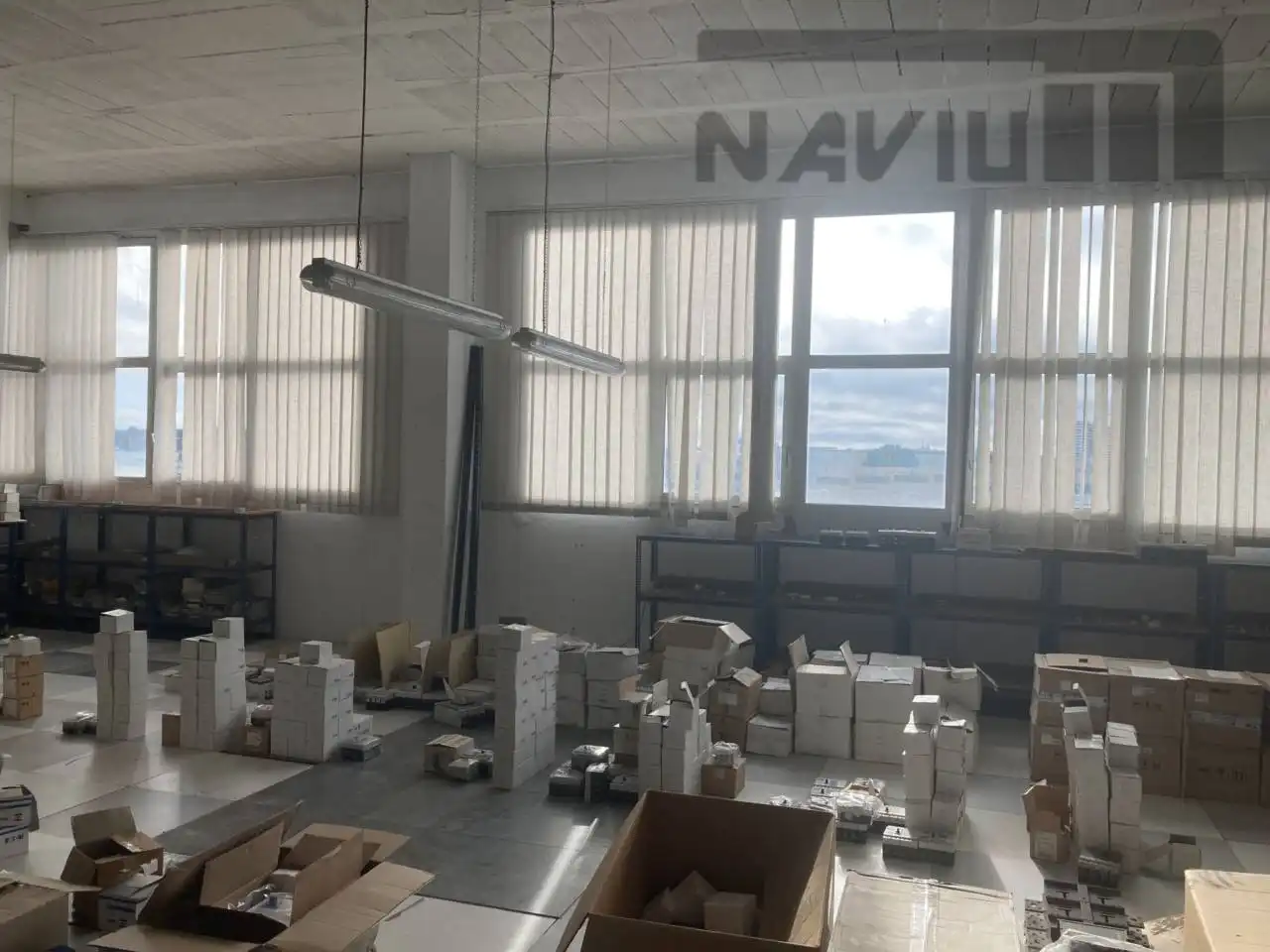 Vista exterior de Nau industrial en venda en Alcobendas amb Alarma