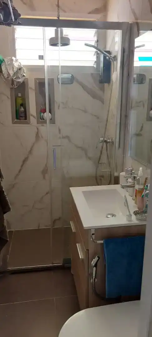 Bathroom of Flat for rent in Madrid  with Parquet flooring, Furnished and Washing machine
