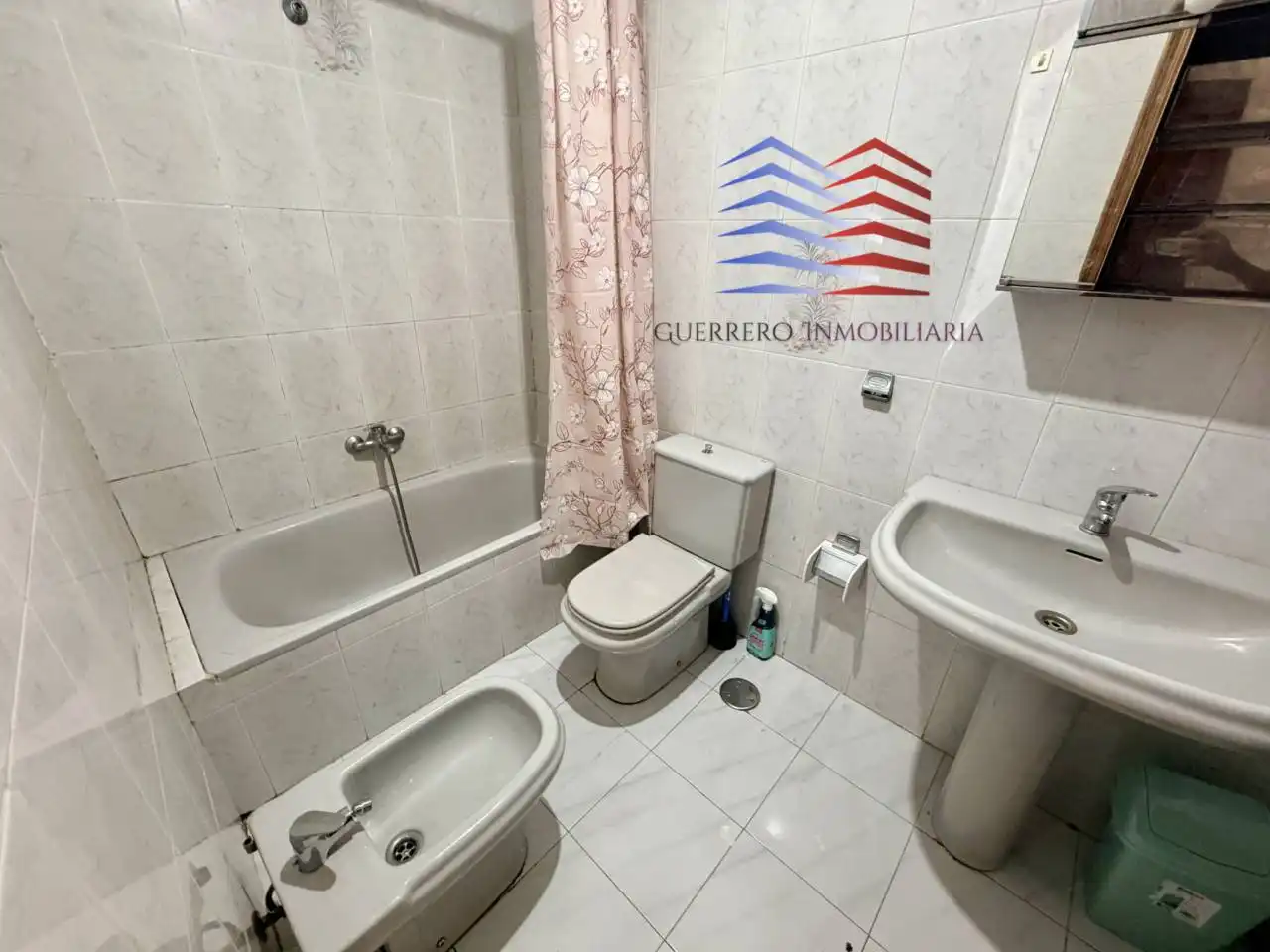 Bathroom of Flat for rent in Couto