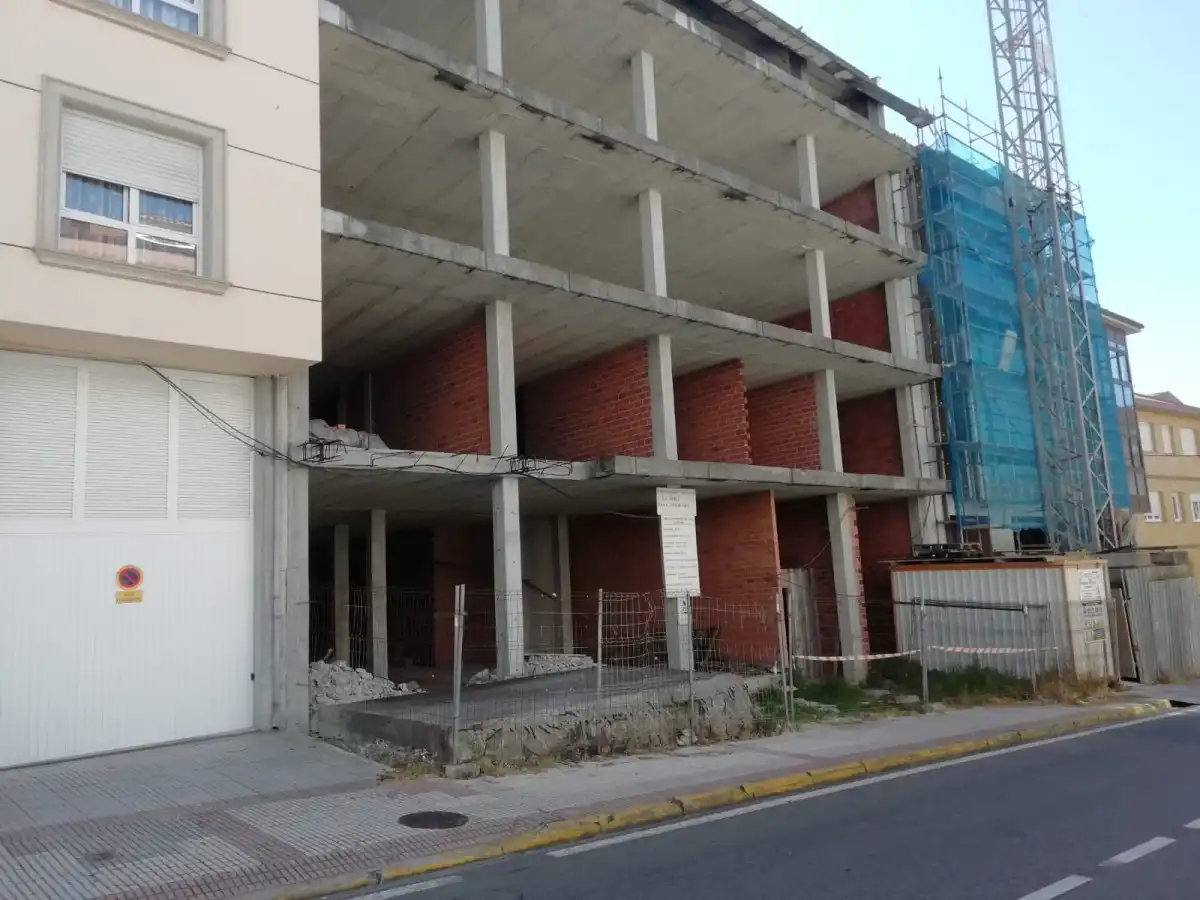 Vista exterior de Edifici en venda en Laxe