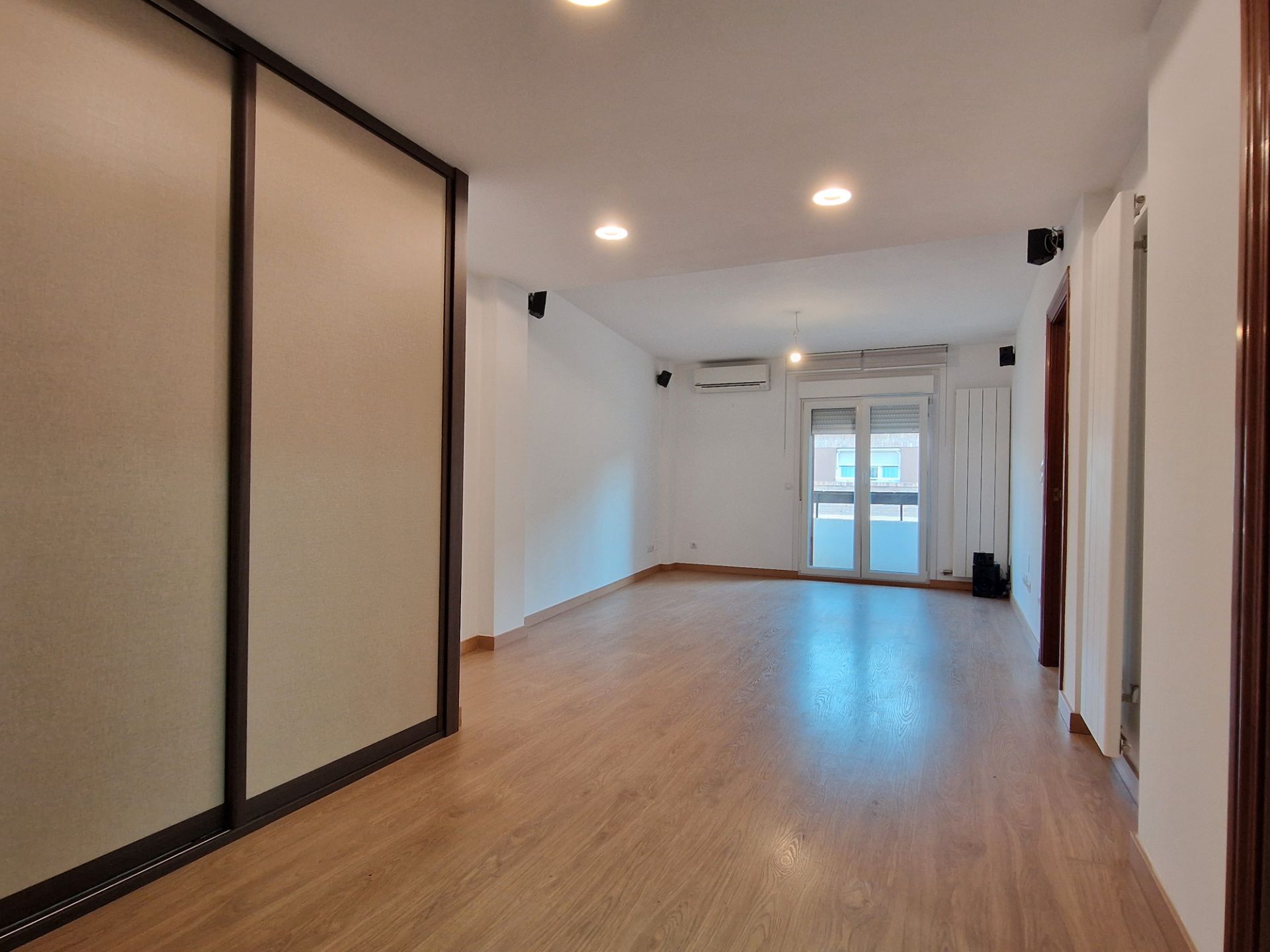Piso de alquiler en  Zaragoza Capital con Aire acondicionado, Calefacción y Parquet
