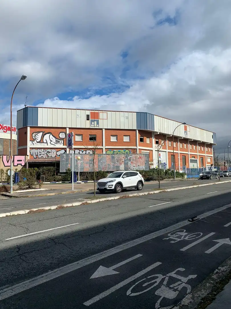 Vista exterior de Edificio en venta en Vitoria - Gasteiz