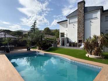 Villa con balcone in vendita a Carrer Síl