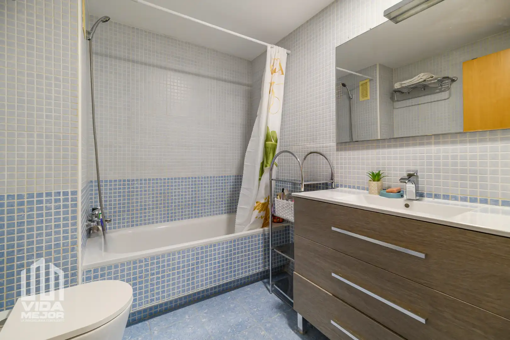 Piso con terraza en venta en Carrer de Montserrat Roig, imagen 14