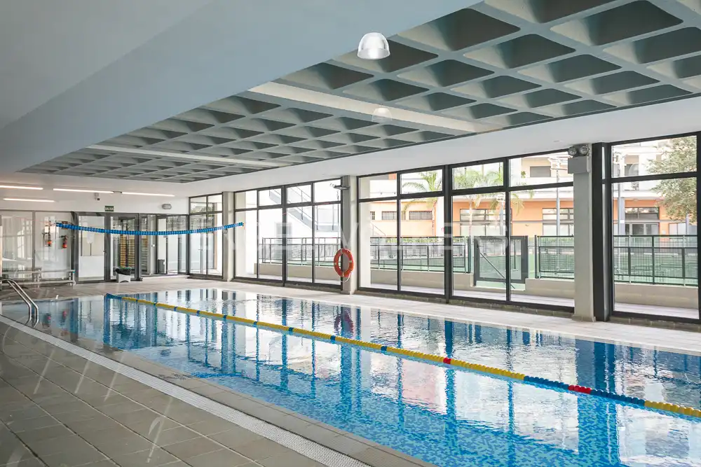 Swimming pool of Flat for rent in Paterna  with Air Conditioner, Heating and Parquet flooring