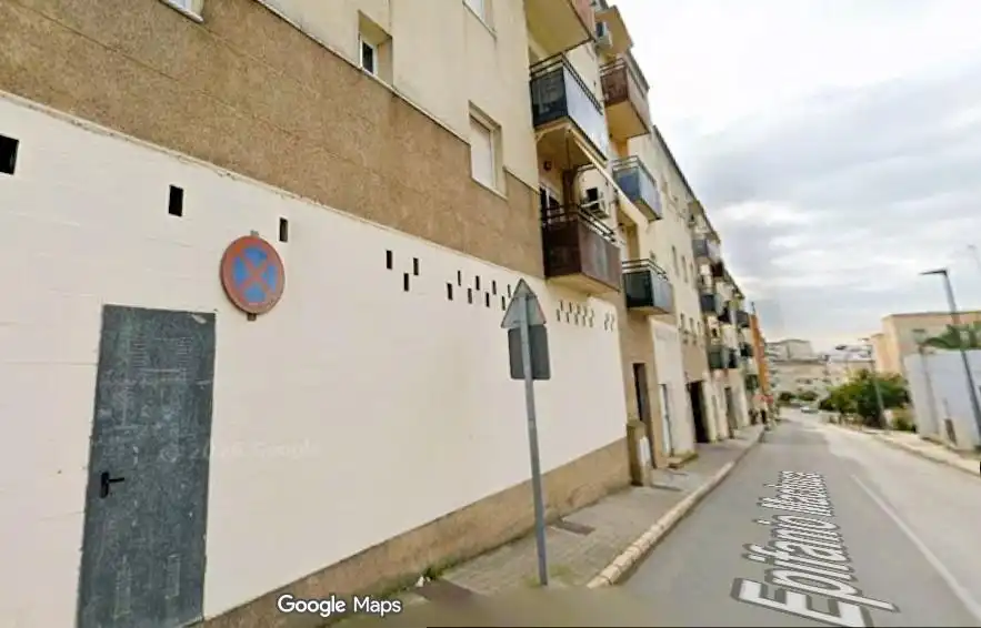 Locale commerciale in vendita a Calle de Epifanio Machuca