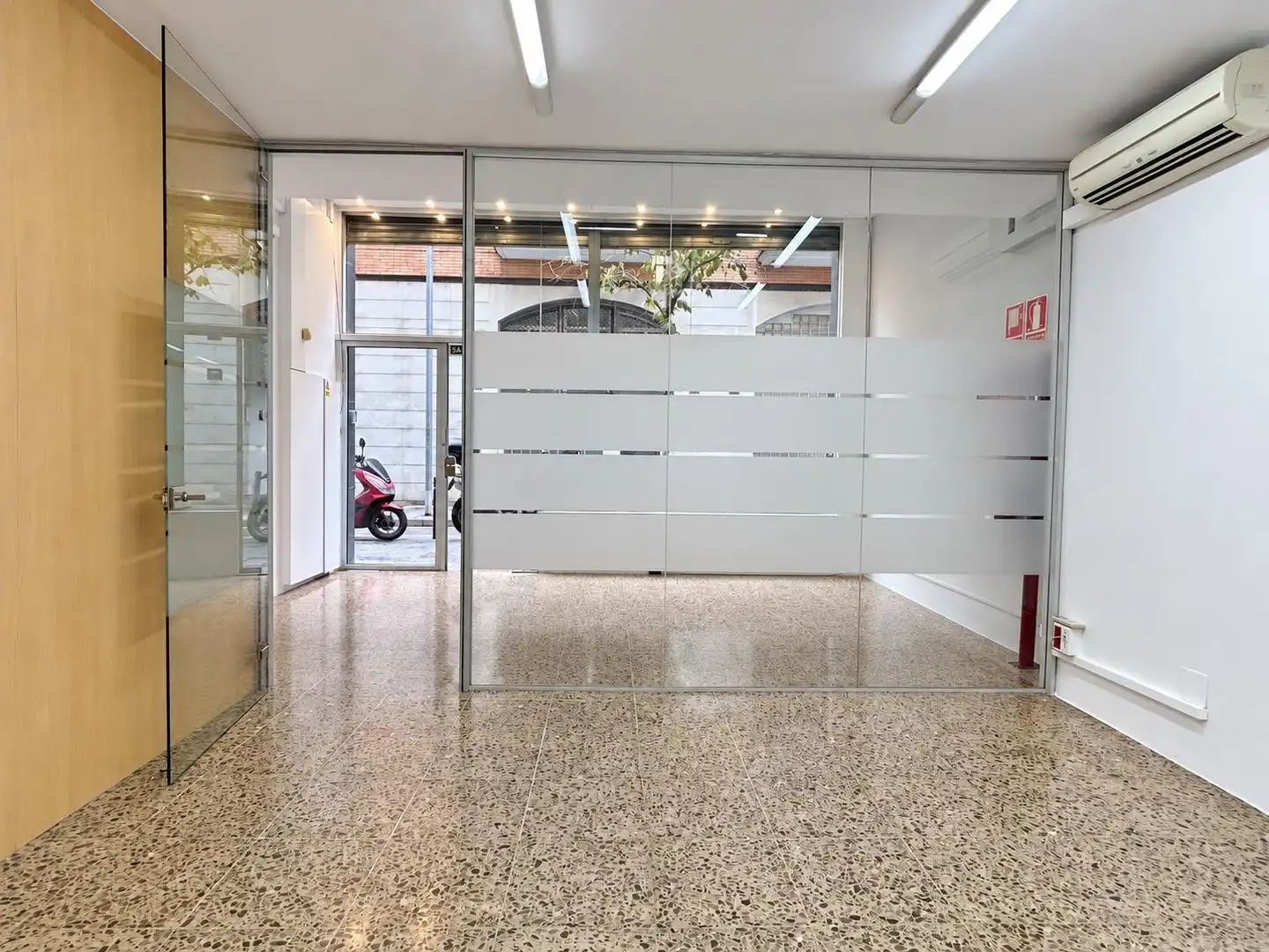 Oficina de alquiler en Les Corts