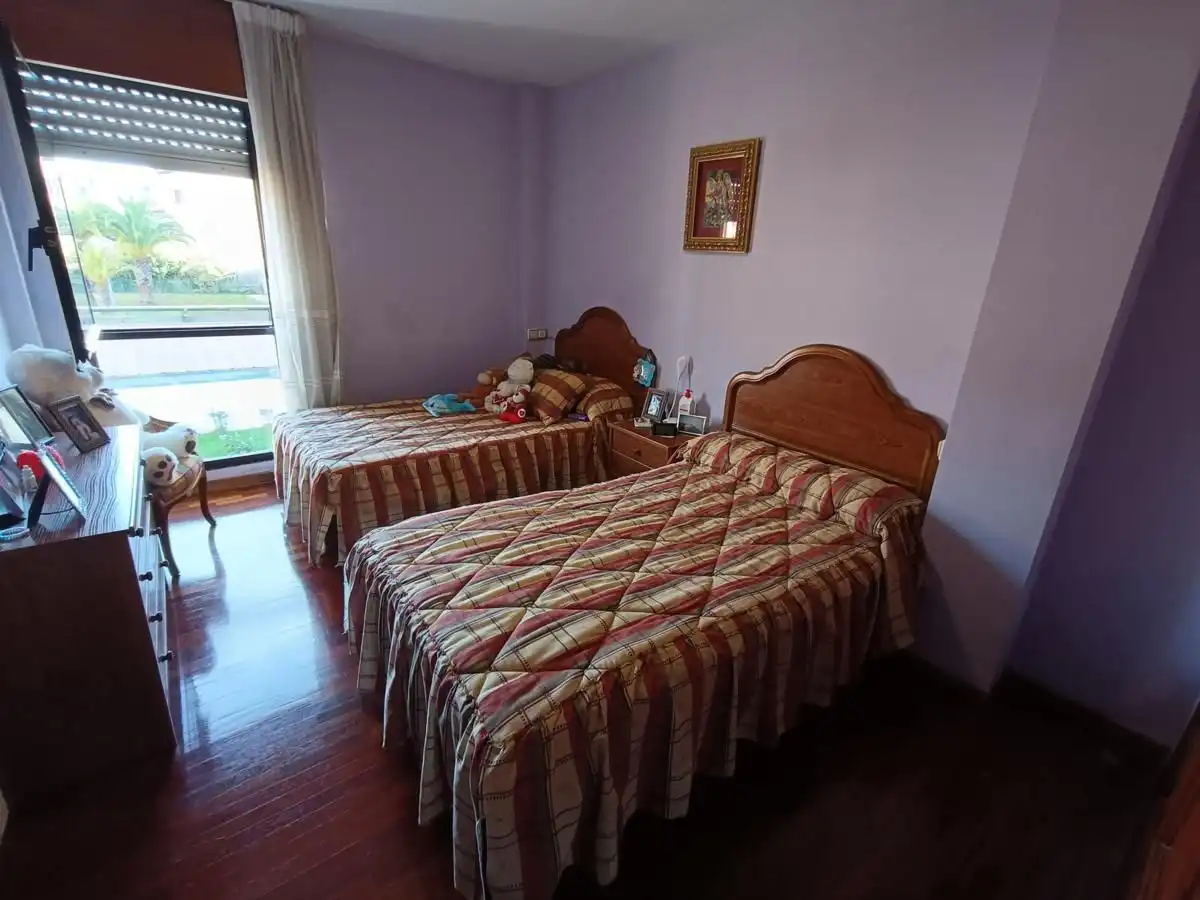 Schlafzimmer von Wohnung zum Verkauf in Llanes mit Heizung, Terrasse und Abstellraum