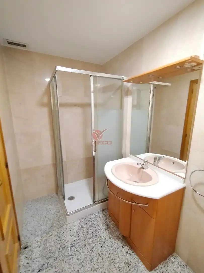 Badezimmer von Wohnung zur Miete in Cuenca mit Heizung, Abstellraum und Möbliert