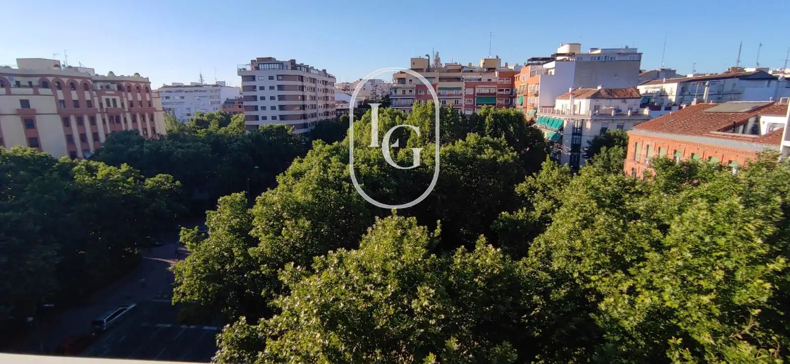 Außenansicht von Dachboden zur Miete in Madrid mit Heizung, Terrasse und Ofen