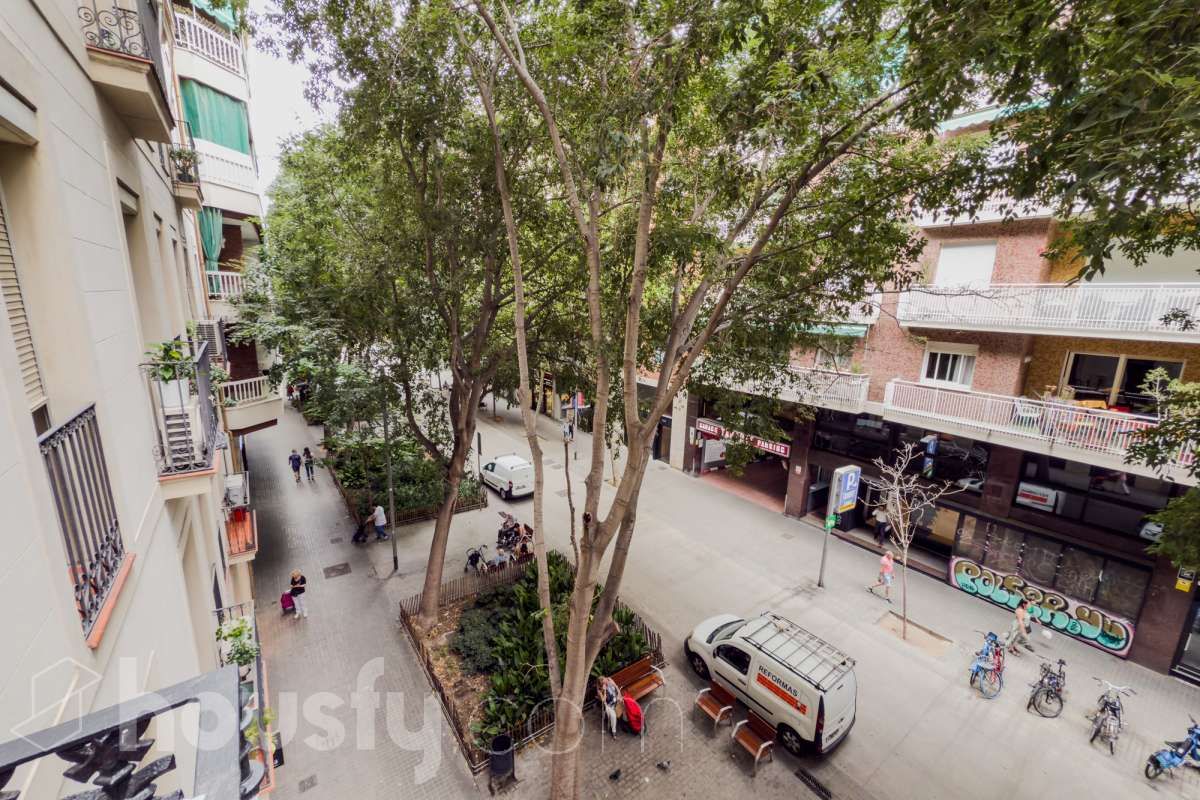 Exterior view of Flat for sale in  Barcelona Capital  with Air Conditioner, Heating and Terrace