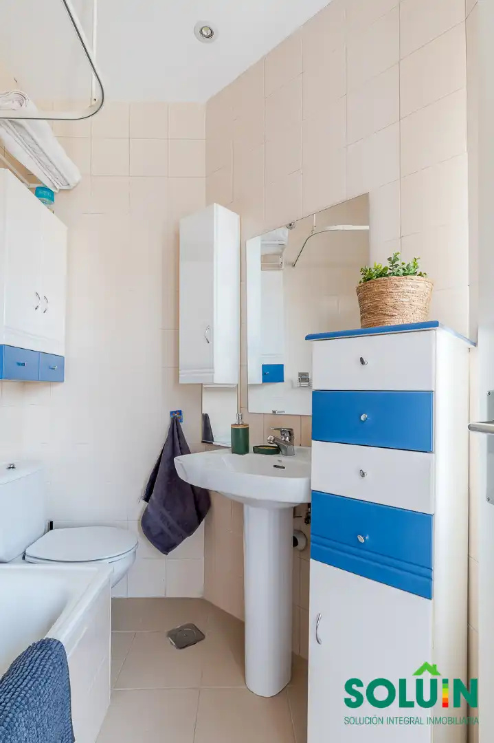 Badezimmer von Dachboden zur Miete in Madrid mit Klimaanlage, Heizung und Parkett