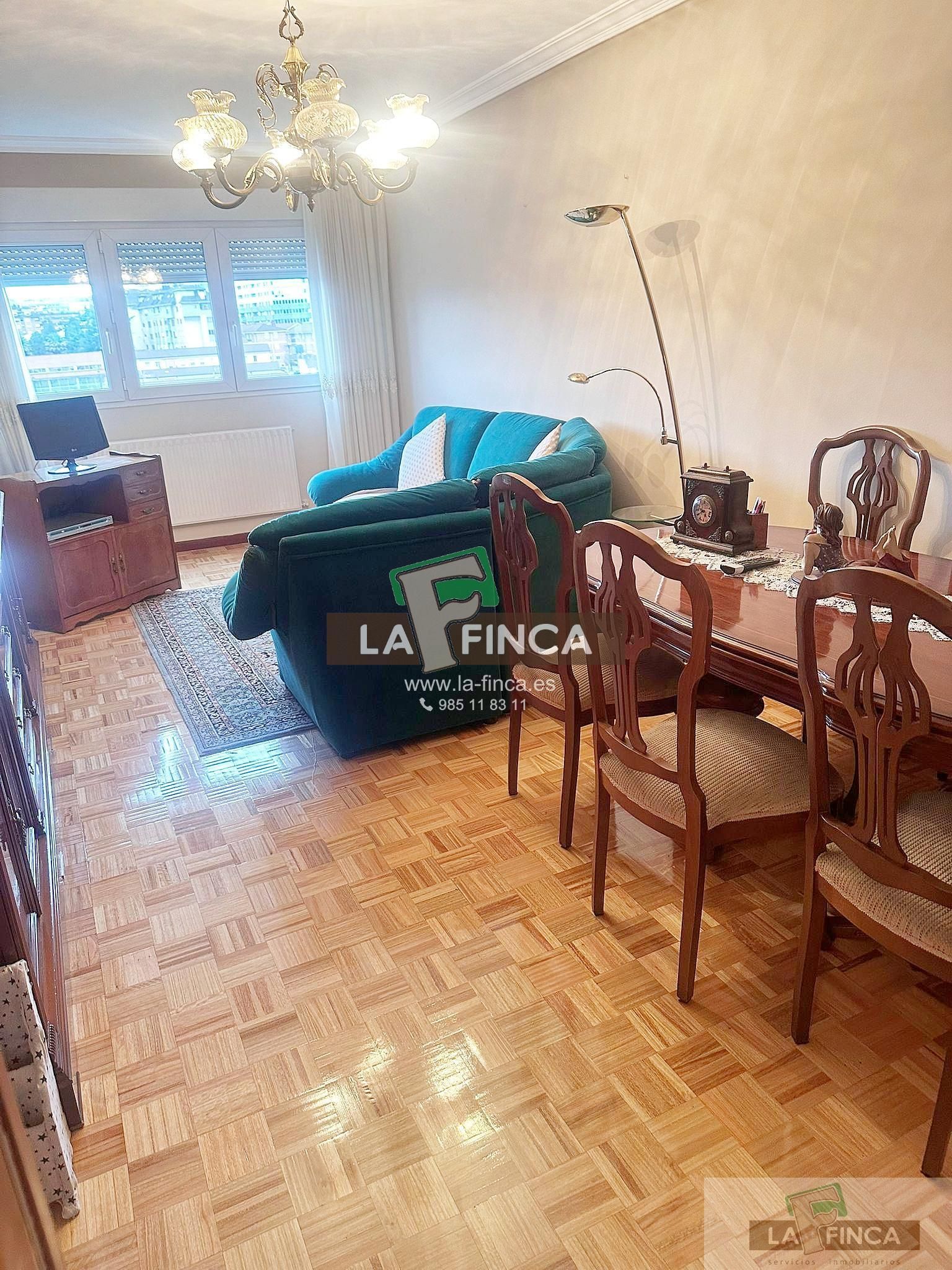 Living room of Flat for sale in Oviedo   with Heating, Parquet flooring and Terrace
