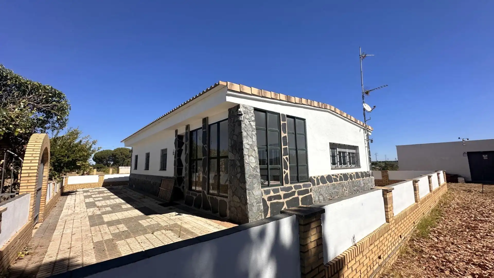 Country homes for sale in Gibraleón