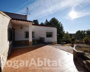 Jardí de Casa o xalet en venda en Chiva amb Aire condicionat, Terrassa i Piscina