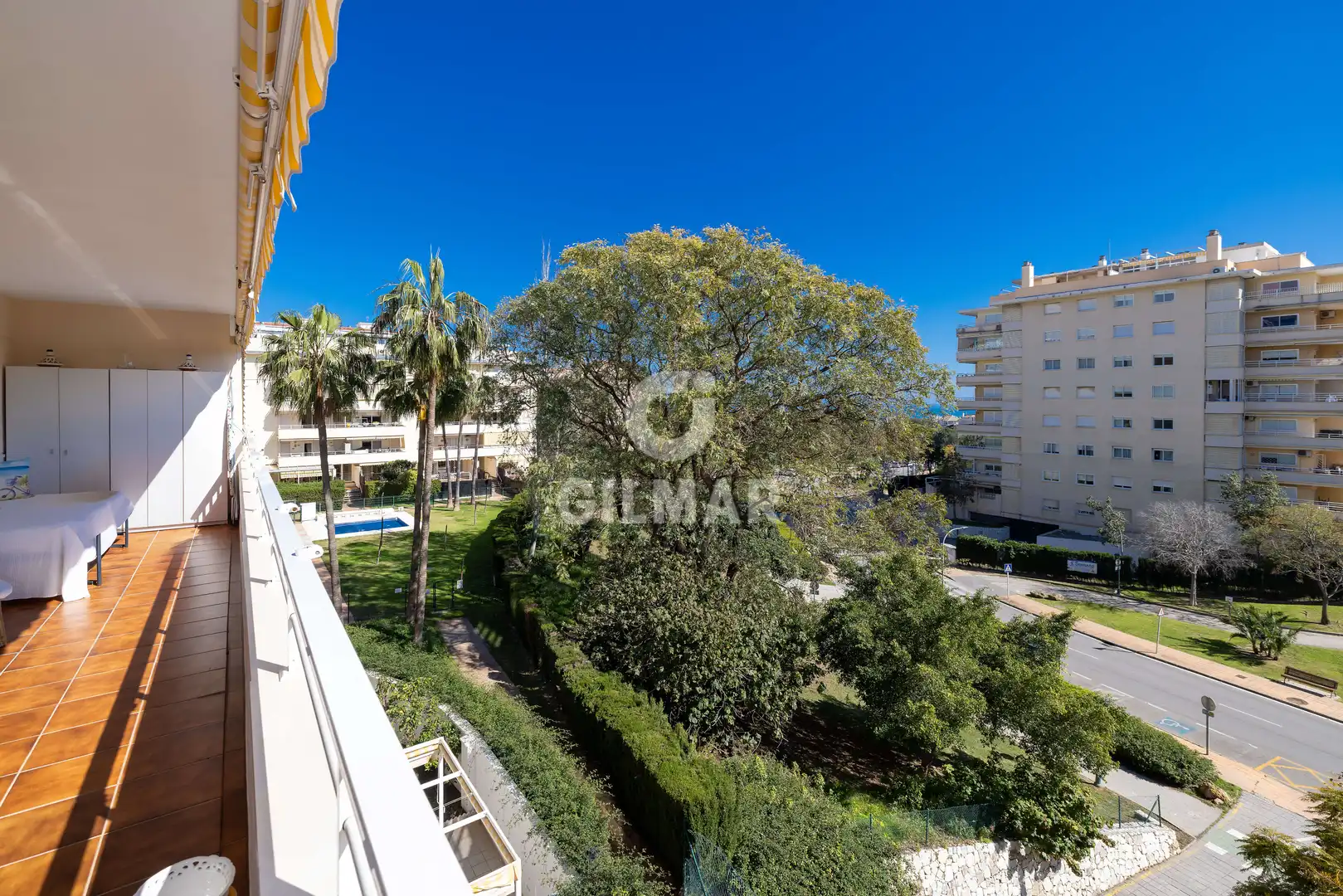 Außenansicht von Wohnung zum Verkauf in Benalmádena mit Privatgarten, Schwimmbad und Möbliert