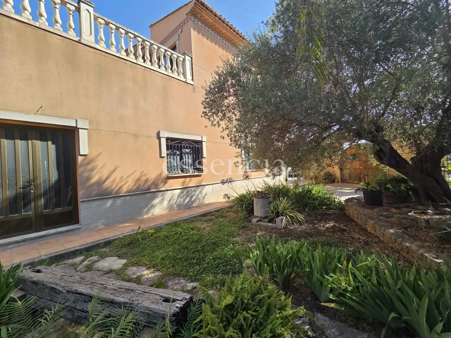 Vista exterior de Casa o xalet en venda en Alfauir amb Aire condicionat, Jardí privat i Terrassa