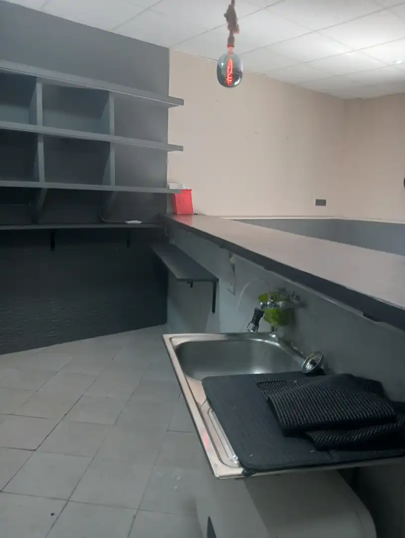 Cocina de Local en venta en Valencia con Amueblado