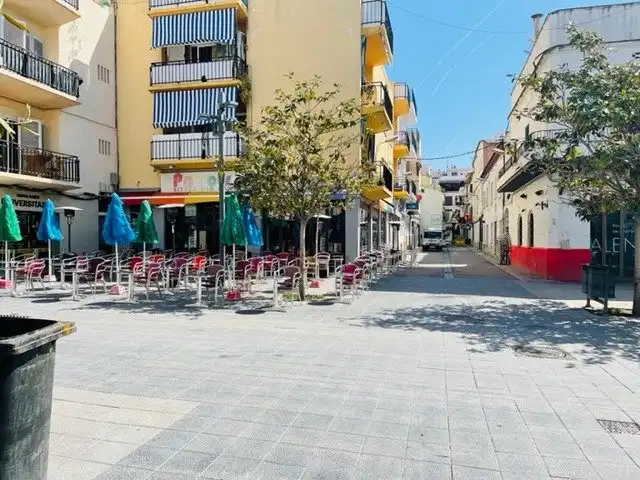 Vista exterior de Oficina en venda en Sitges amb Aire condicionat i Moblat