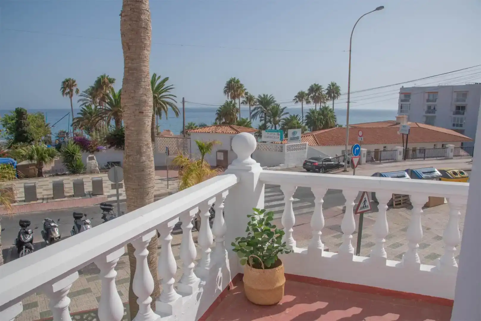 Vista exterior de Casa o xalet de lloguer en Nerja amb Aire condicionat, Jardí privat i Traster