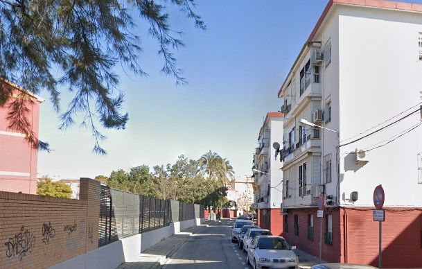 Exterior view of Planta baja for sale in  Sevilla Capital