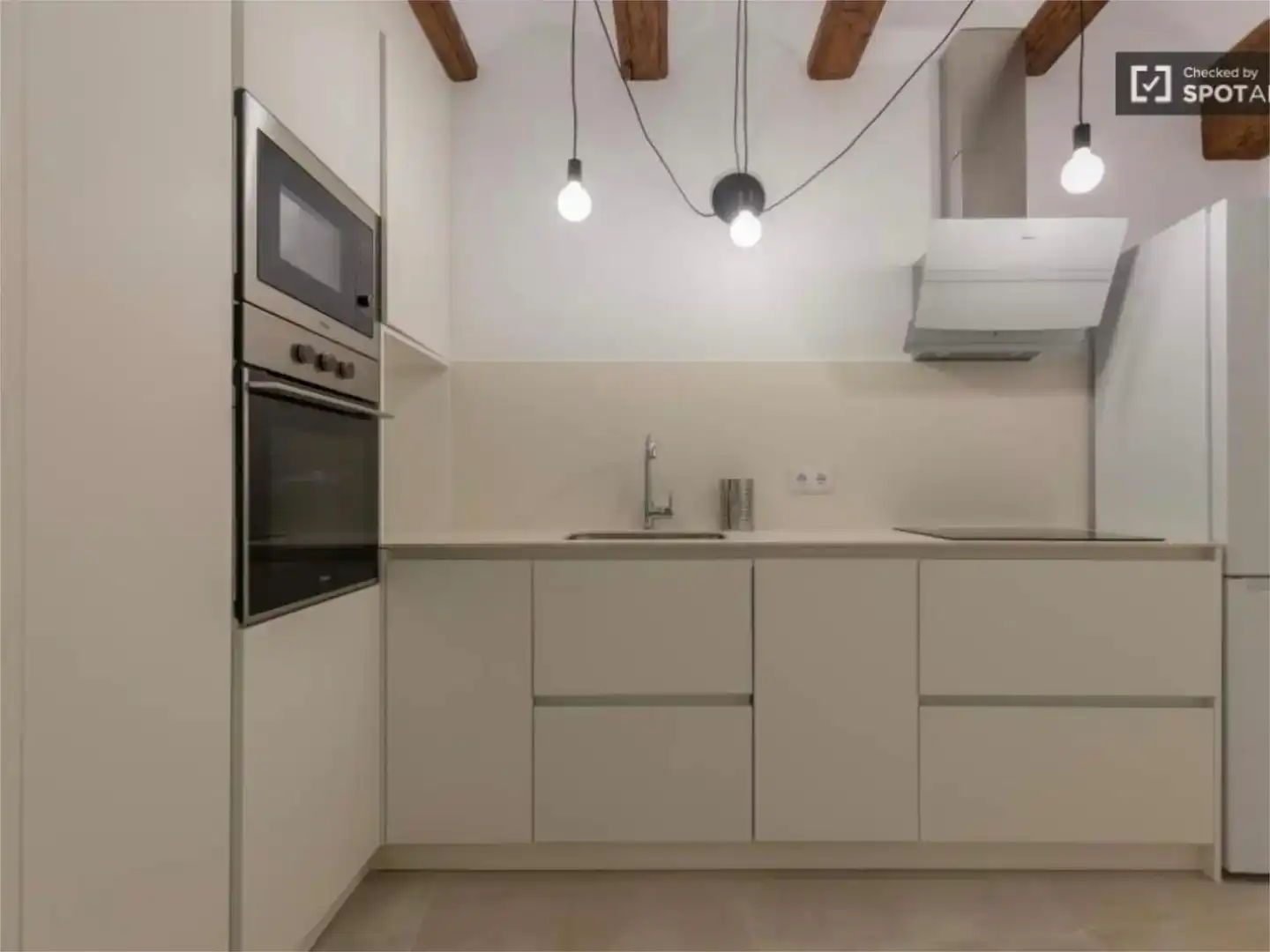 Cuina de Pis de lloguer en  Valencia Capital amb Aire condicionat i Balcó