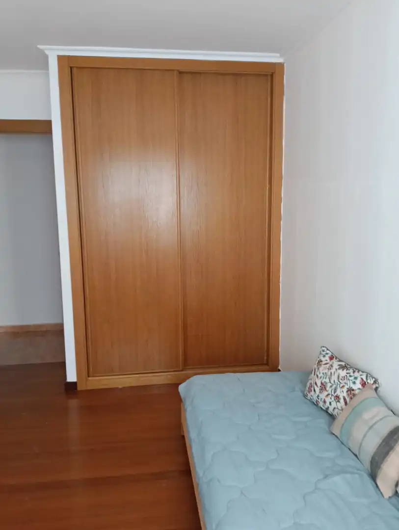 Dormitori de Pis de lloguer en Narón amb Calefacció, Parquet i Traster