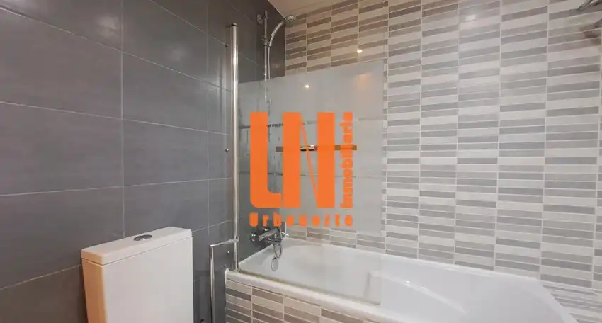 Baño de Piso en venta en Villanueva de la Cañada con Aire acondicionado, Calefacción y Amueblado