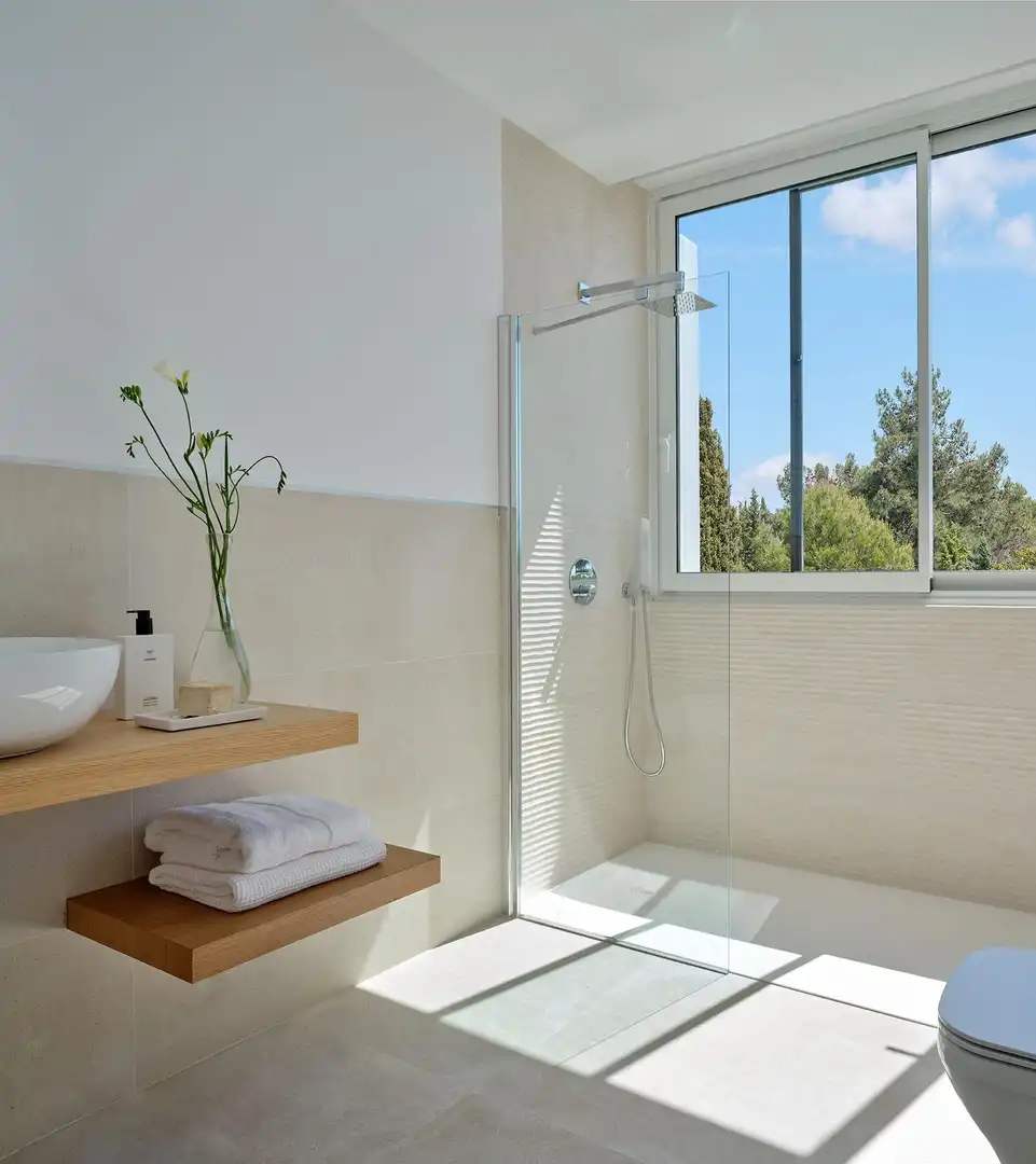 Bany de Casa o xalet en venda en Marbella amb Aire condicionat, Calefacció i Jardí privat