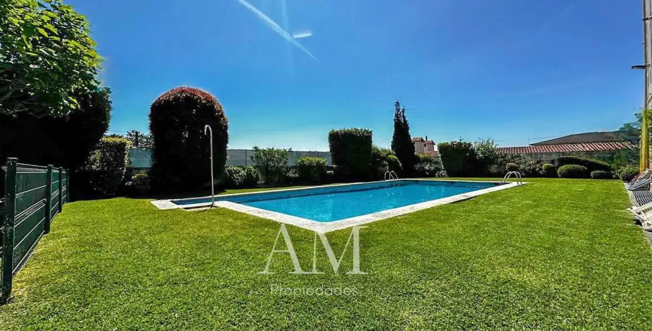 Jardín de Dúplex en venta en Nigrán con Calefacción, Terraza y Trastero