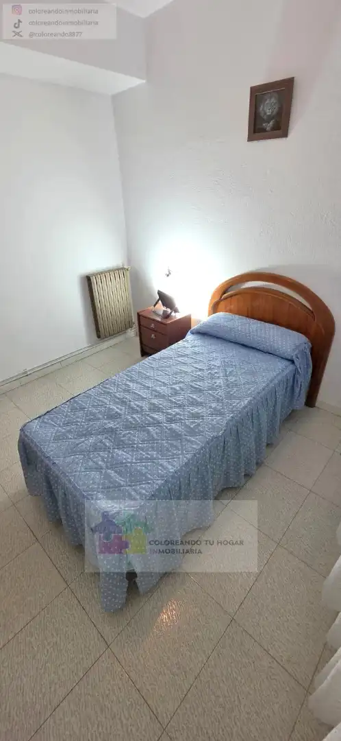Dormitori de Pis de lloguer en Villadangos del Páramo amb Calefacció, Parquet i Moblat