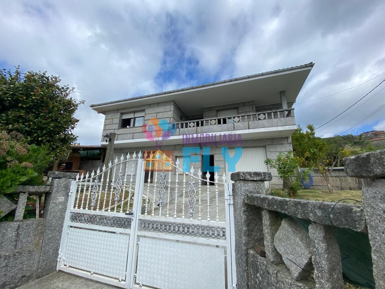 Vista exterior de Casa o xalet en venda en Gomesende amb Calefacció, Jardí privat i Piscina