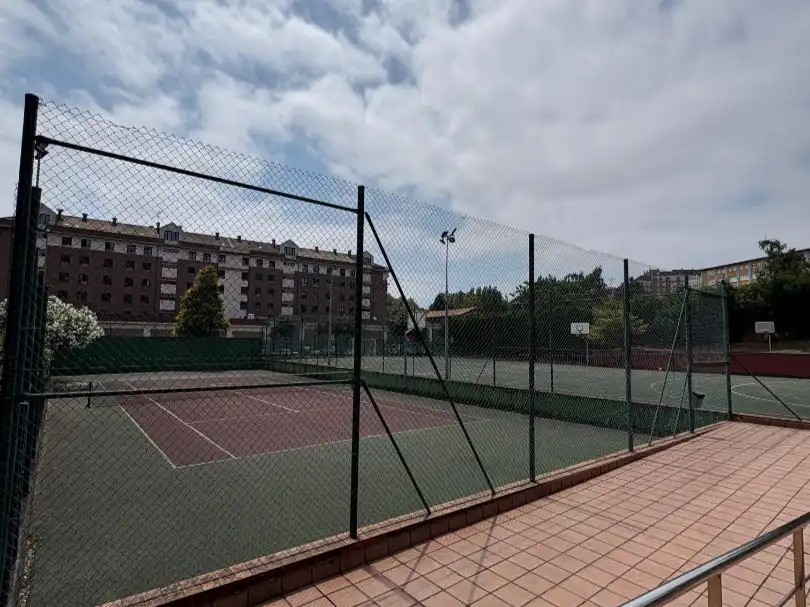 Parking de Piso en venta en Gijón  con Terraza, Piscina y Balcón