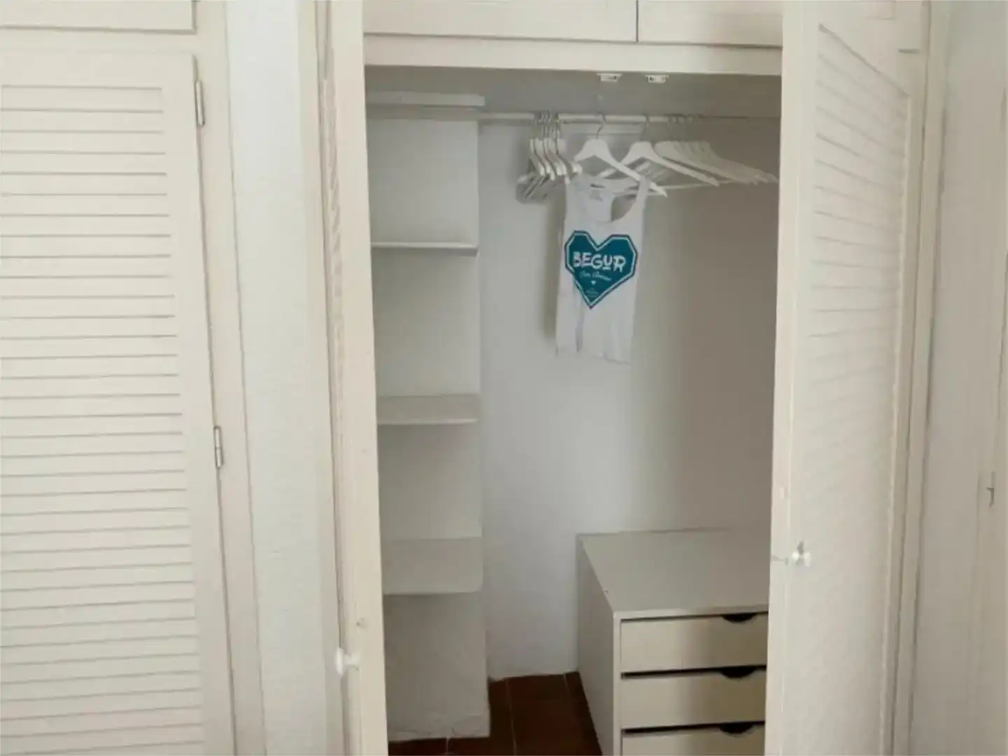 Schlafzimmer von Garage zum Verkauf in Begur