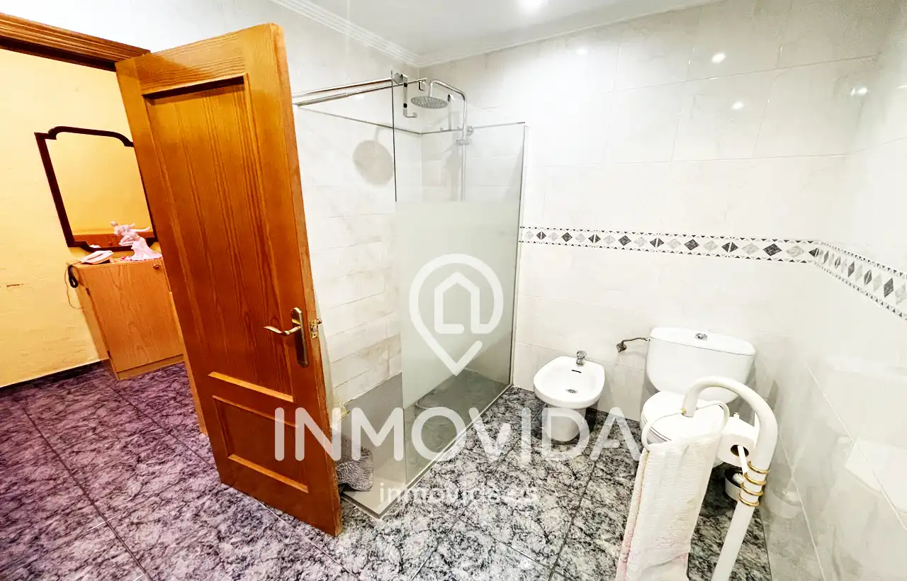 Bany de Casa o xalet en venda en Xàtiva amb Terrassa, Traster i Moblat