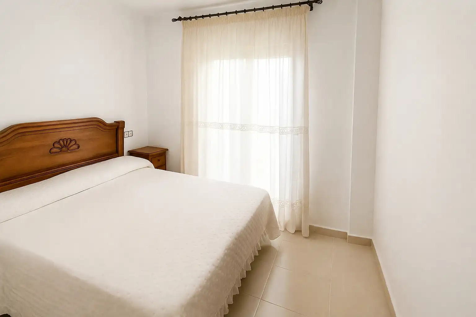 Habitación de Casa adosada en venta en Málaga con Jardín privado, Terraza y Balcón