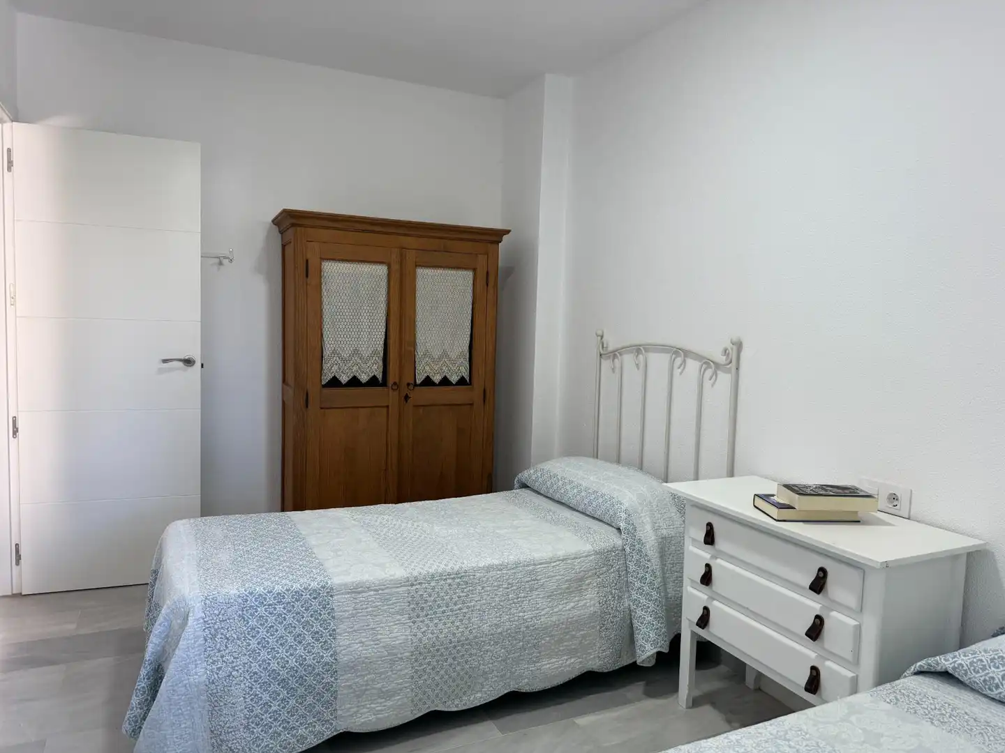 Dormitori de Apartament en venda en Chiclana de la Frontera amb Terrassa, Moblat i Piscina comunitària