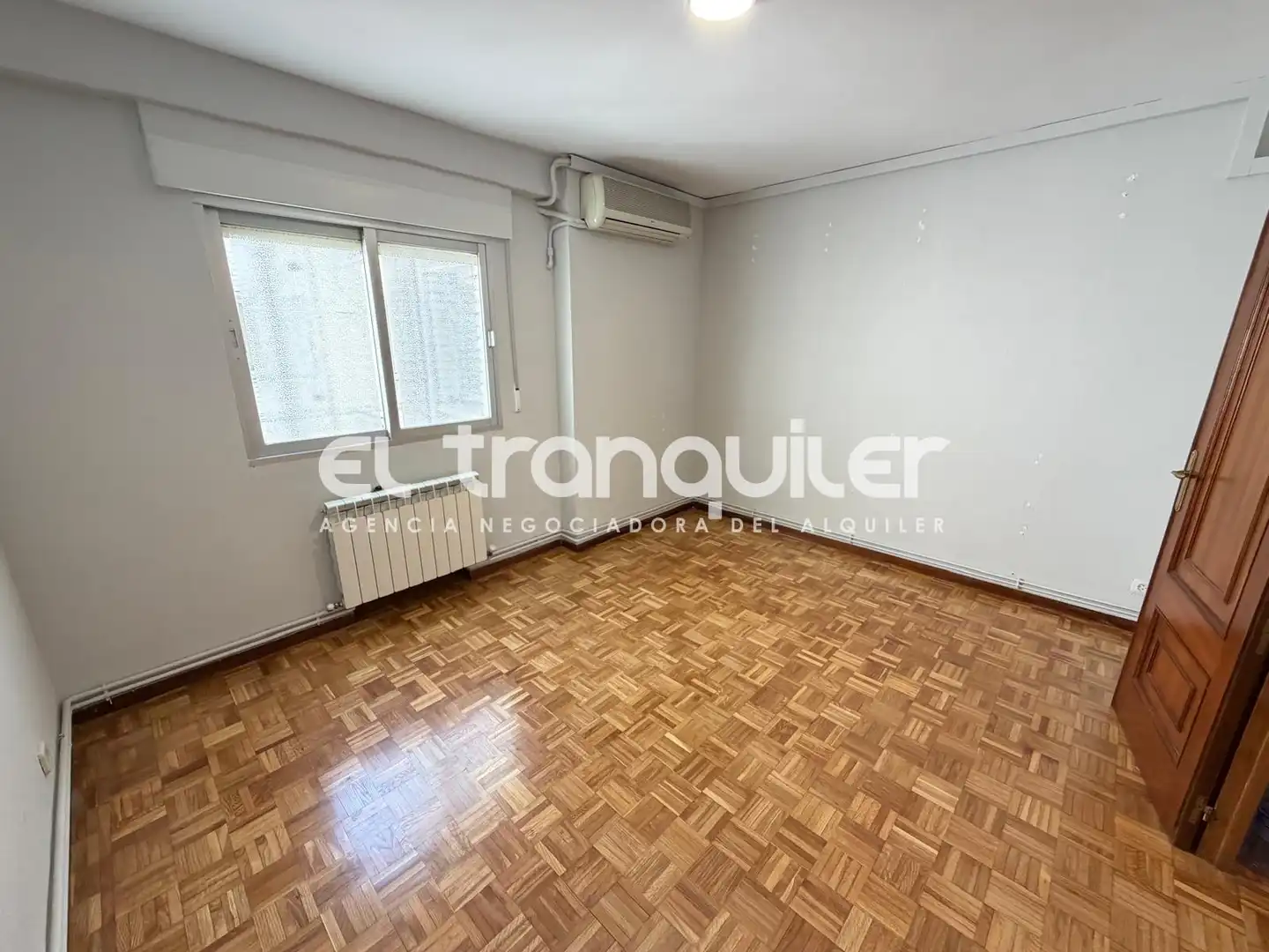 Bedroom of Flat for rent in Pozuelo de Alarcón  with Parquet flooring