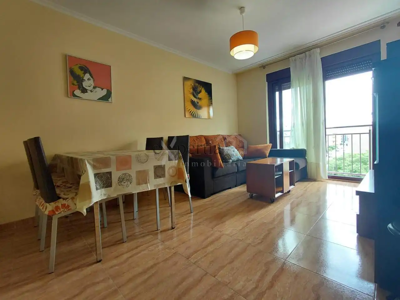 Wohnzimmer von Wohnung zur Miete in Boiro mit Heizung, Abstellraum und Möbliert
