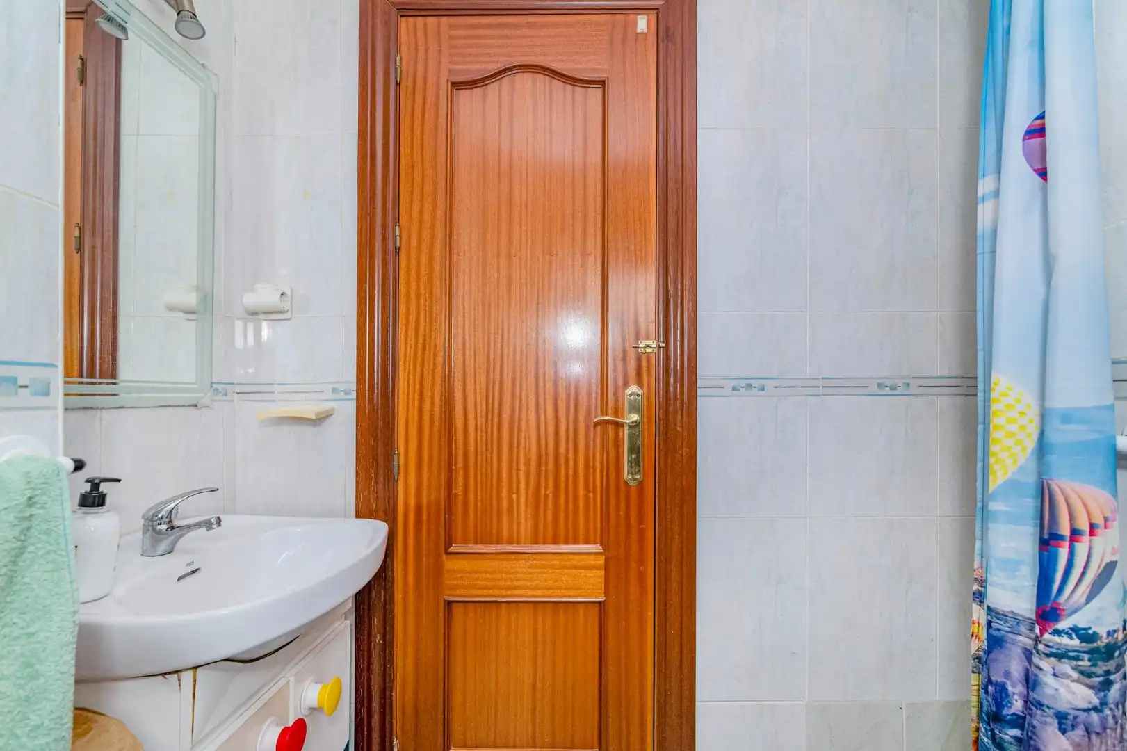 Baño de Piso en venta en Granada con Calefacción, Trastero y Balcón