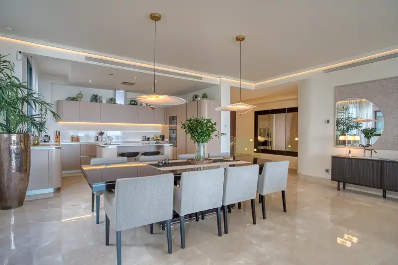 Menjador de Apartament en venda en Marbella amb Aire condicionat, Calefacció i Jardí privat