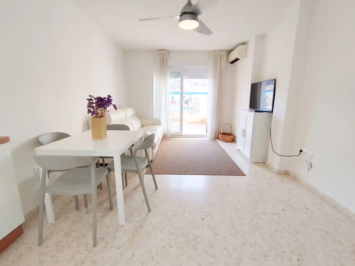 Living room of Attic for rent in Vélez-Málaga  with Air Conditioner, Terrace and Furnished