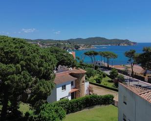 Vista exterior de Dúplex en venda en Palamós amb Jardí privat i Terrassa