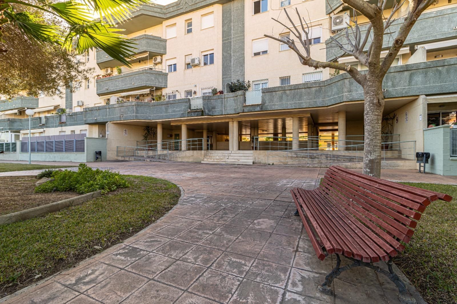 Vista exterior de Pis en venda en Jerez de la Frontera amb Aire condicionat, Jardí privat i Terrassa