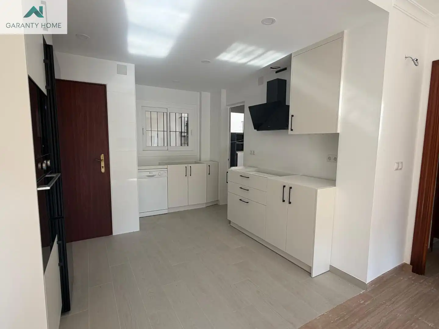 Cocina de Planta baja de alquiler en Málaga con Aire acondicionado, Jardín privado y Terraza
