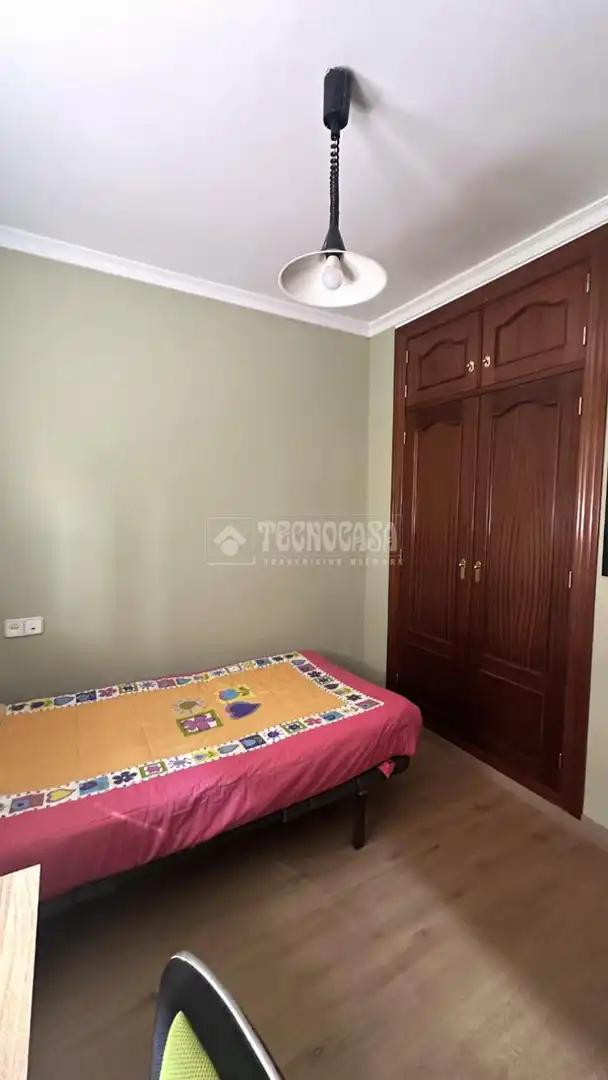 Bedroom of Flat for rent in Granada  with Heating and Balcony