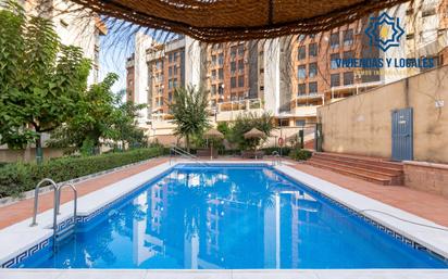 Piscina de Pis en venda en  Granada Capital amb Terrassa