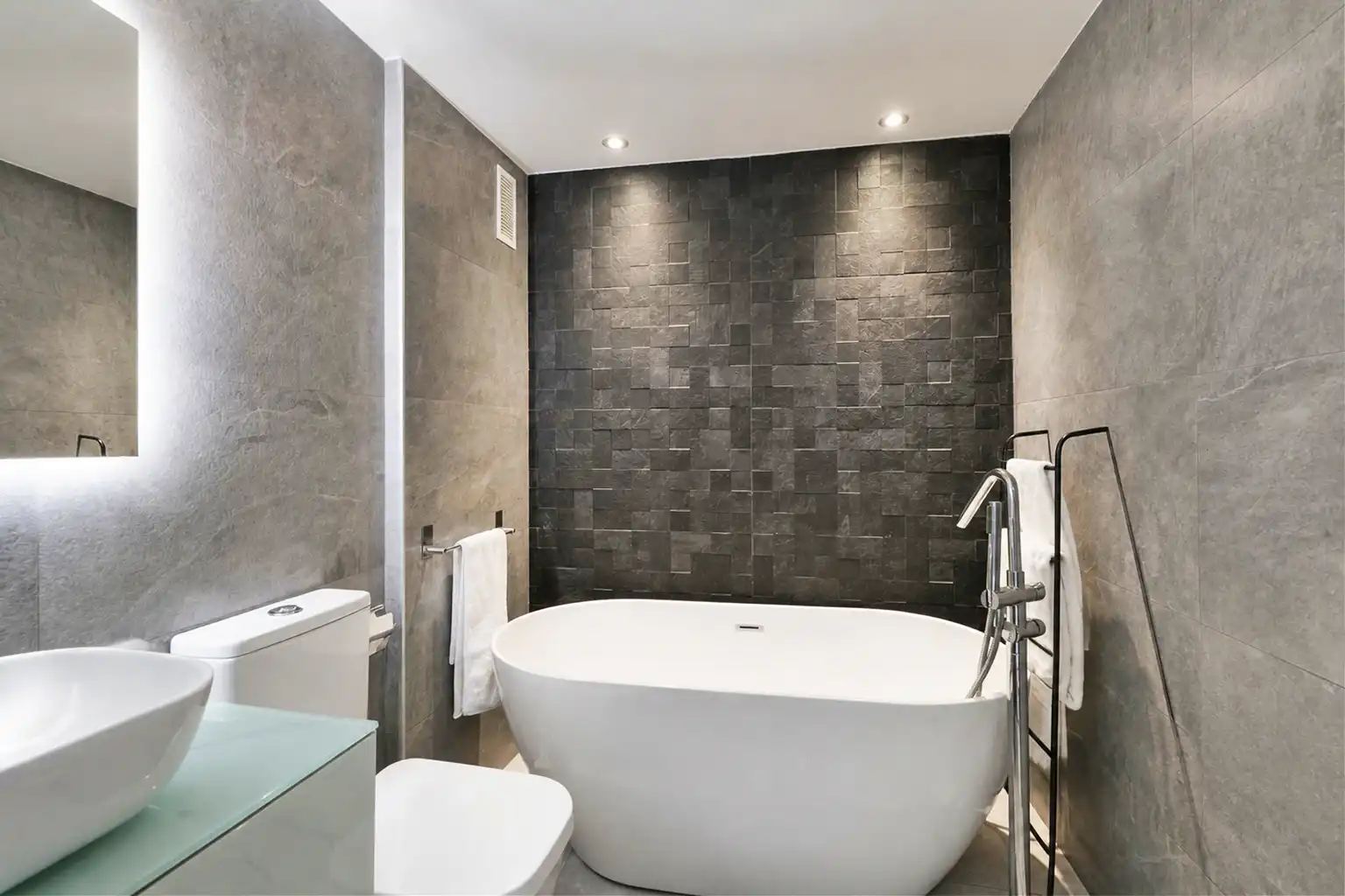 Baño de Apartamento en venta en Mijas con Aire acondicionado, Parquet y Terraza