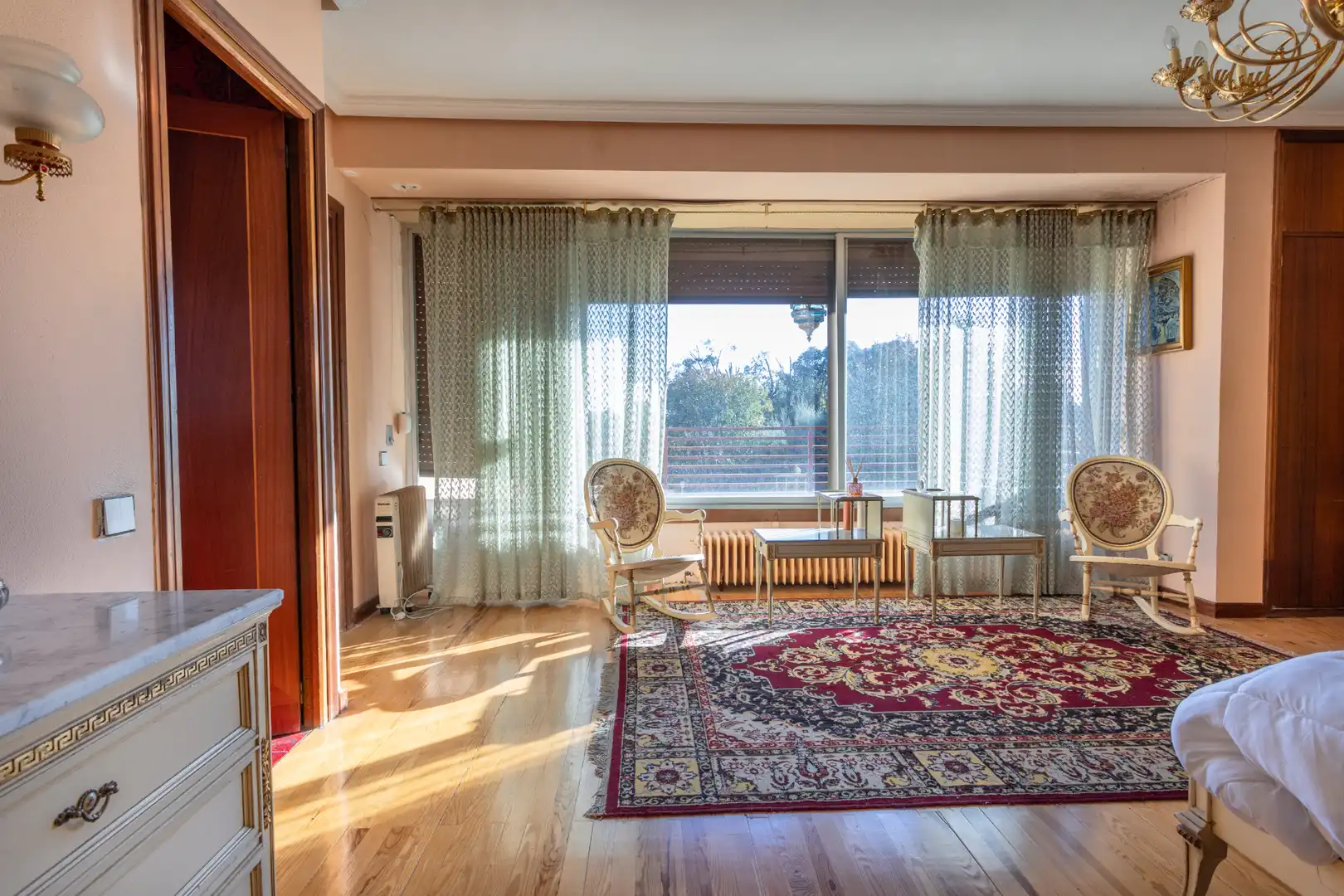 Living room of Houses for sale in Villanueva de la Cañada  with Air Conditioner, Heating and Storage room